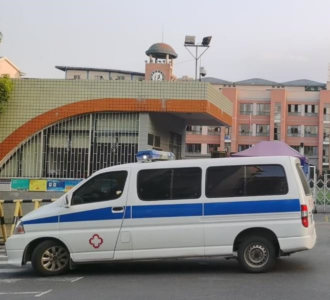 沿河救护车出租护送骨折病人一公里多少钱